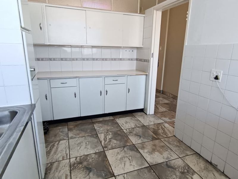 2 Bed Affordable Apartment with Great Potential - Photo 3