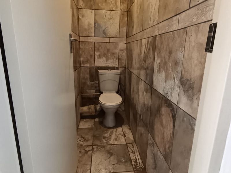 2 Bed Affordable Apartment with Great Potential - Photo 5