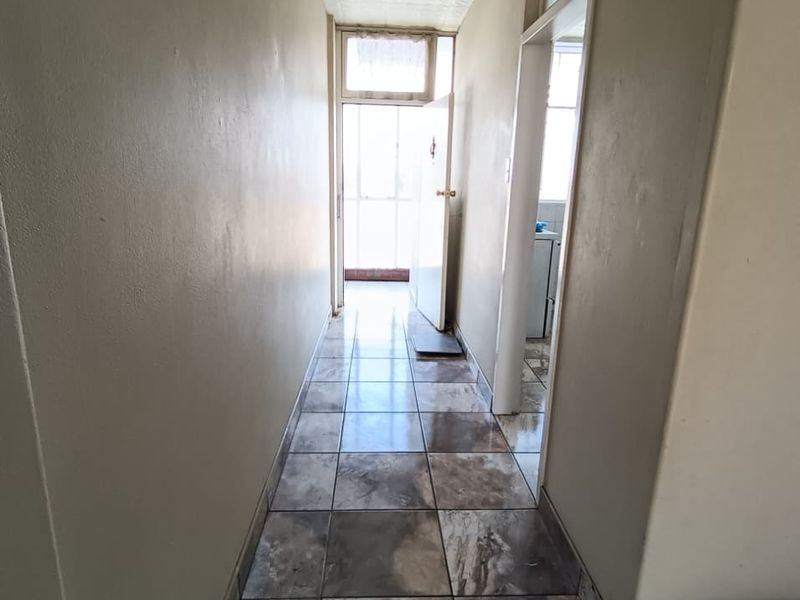 2 Bed Affordable Apartment with Great Potential - Photo 9
