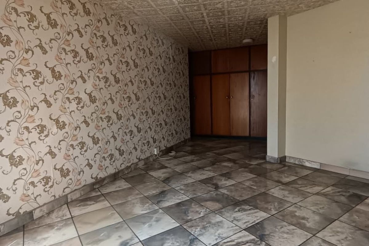2 Bed Affordable Apartment with Great Potential - Photo 5