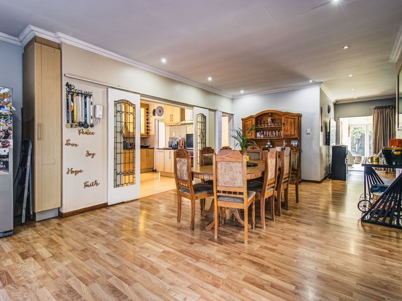 Modern Elegance Meets Family Comfort   - Photo 6
