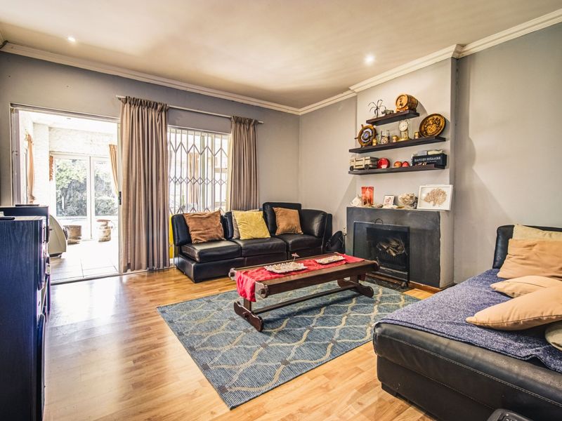 Modern Elegance Meets Family Comfort   - Photo 10