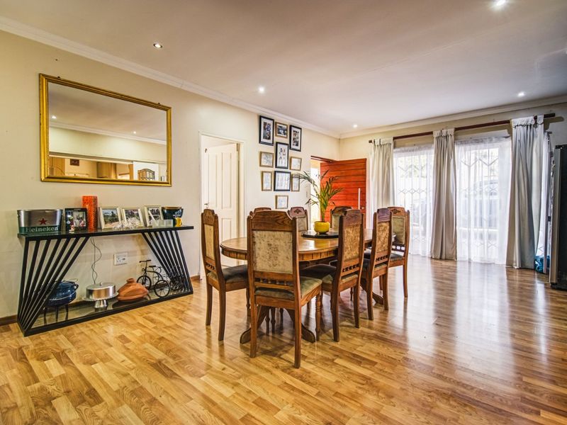 Modern Elegance Meets Family Comfort   - Photo 8