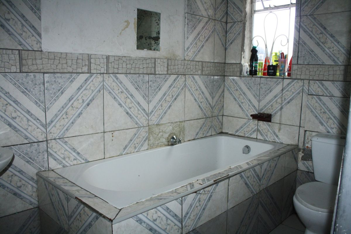 Charming 2-Bedroom Home for Sale in Adriaanse, Clarke Estate, Elsies River - Photo 5