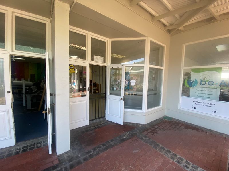46m2 Commercial to Let  - Photo 10