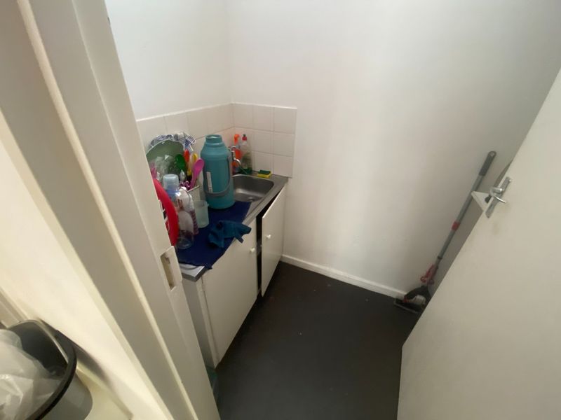 46m2 Commercial to Let  - Photo 3