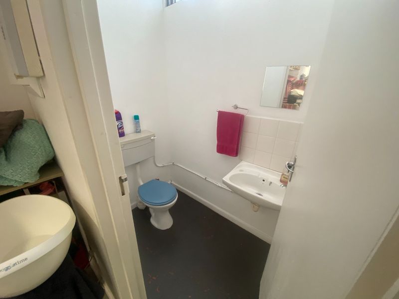 46m2 Commercial to Let  - Photo 4