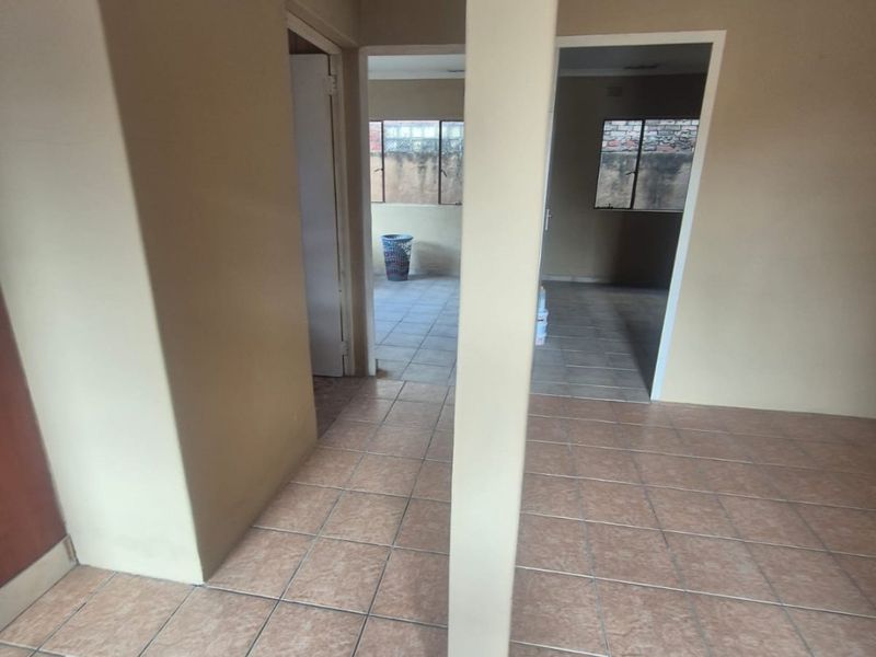 2 Bedroom house for sale in Merebank R850,000 - Photo 6