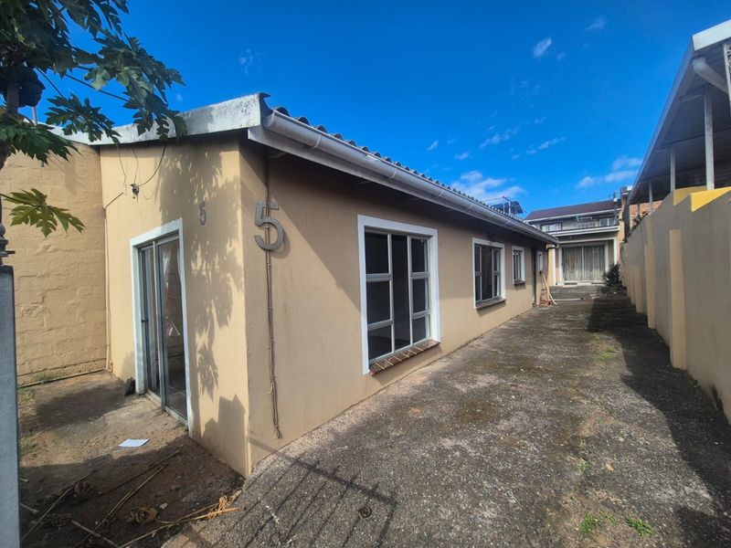 2 Bedroom house for sale in Merebank R850,000 - Photo 1
