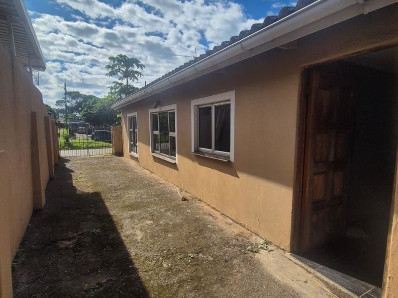 2 Bedroom house for sale in Merebank R850,000 - Photo 2