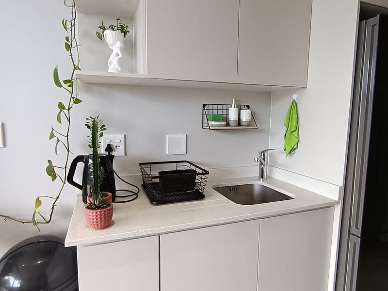 1 Bedroom apartment in Windermere R14,300pm - Photo 6