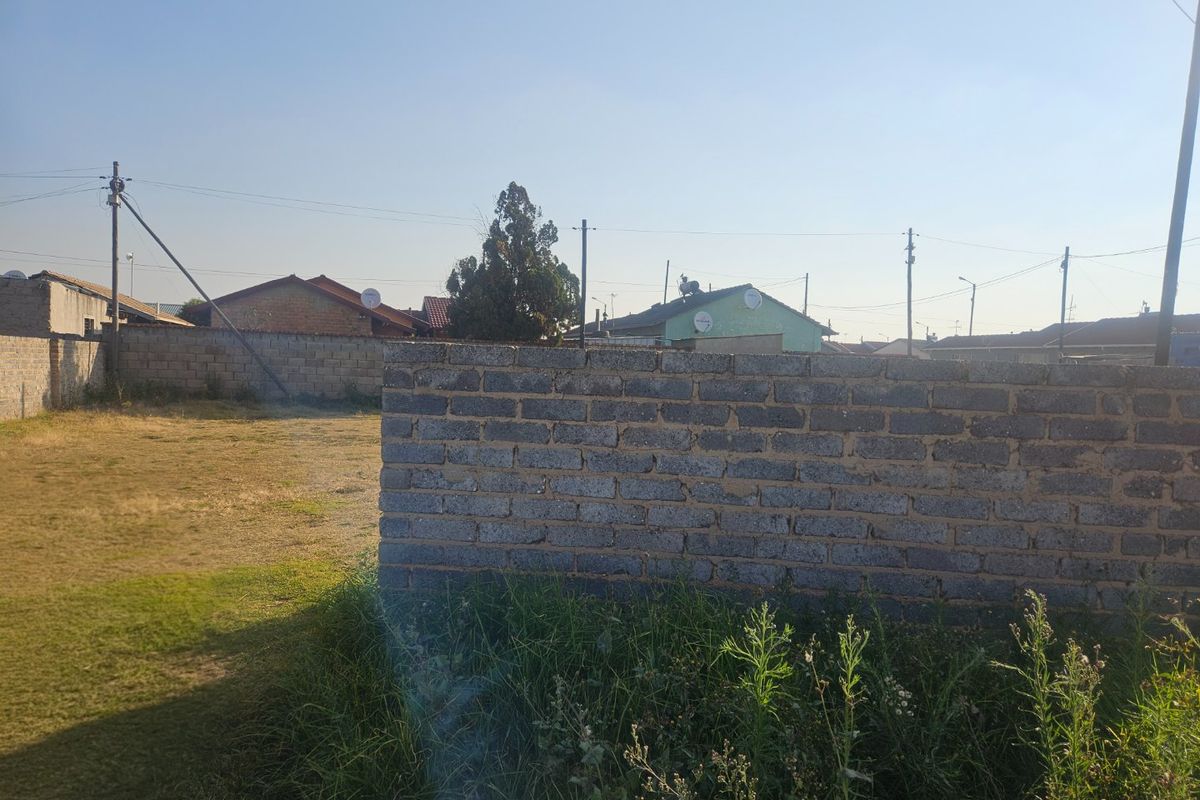 Vacant stand for sale - Photo 4
