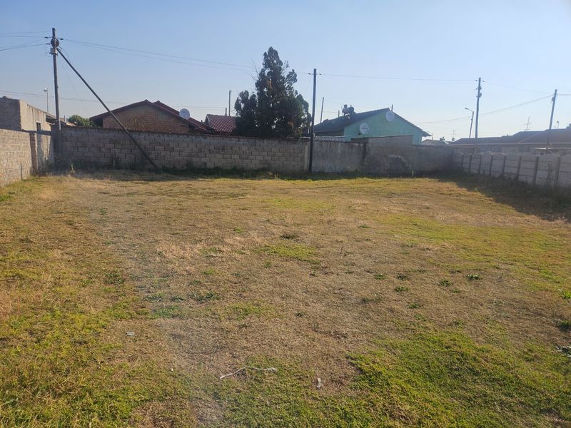 Vacant stand for sale - Photo 1