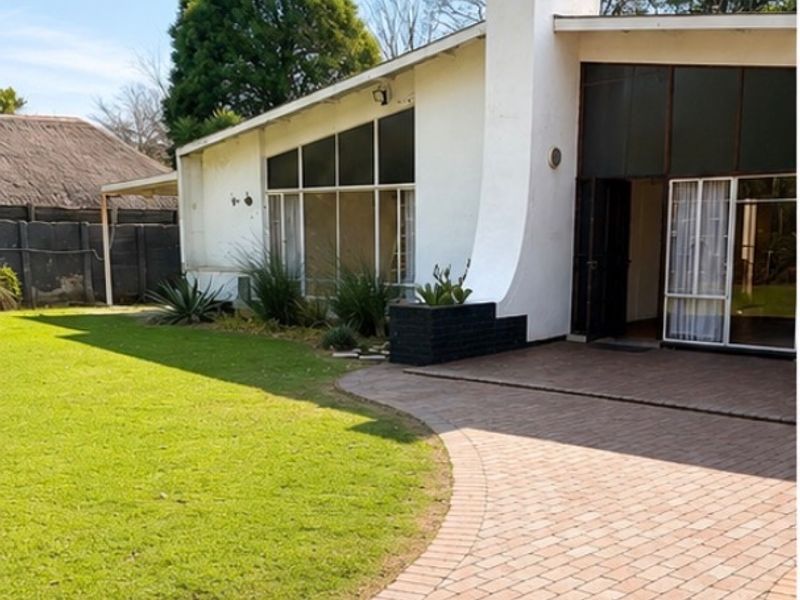 SPACIOUS FAMILY HOME FOR SALE   This beautiful 4-bedroom, 3-bathroom home offers everything a growing family needs  Property Features  4 Spacious bedrooms 3 Neat bathrooms Large modern kitchen with ample cupboard space Spacious lounge and living room Fantastic entertainment area with a built-in braai 2 Garages Generous indoor and outdoor living spaces Perfect for entertaining family and friends  This is a fantastic opportunity to own a spacious family home in a great location.  Don’t miss out! Contact me today to arrange your private viewing - Photo 1