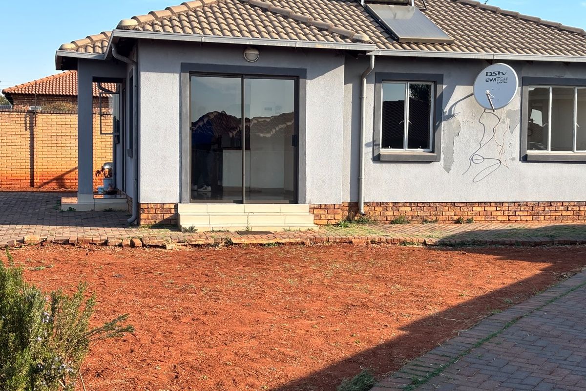 3 BEDROOMS 2 BATHROOMS FREE STANDING HOME IN A SECURE COMPLEX AVAILABLE FOR IMMEDIATE OCCUPATION IN THE ORCHARDS - Photo 2