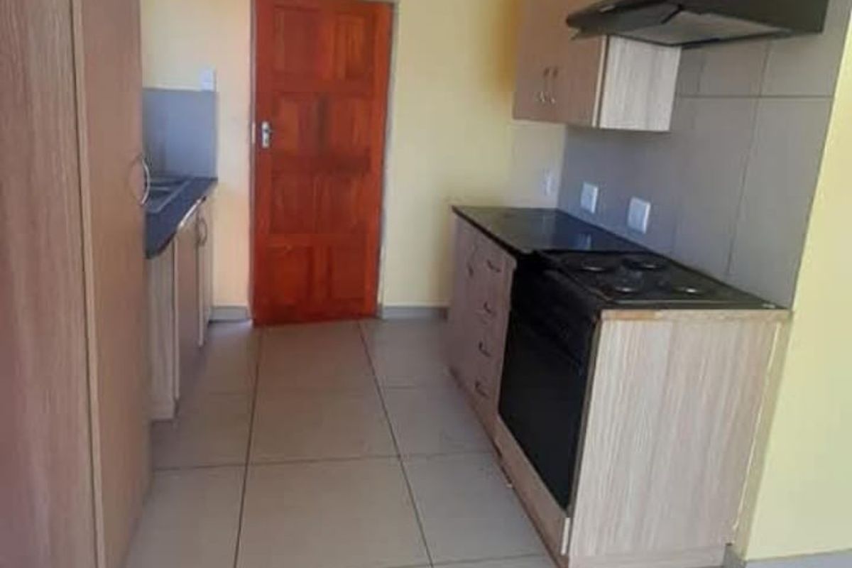 3 BEDROOMS 2 BATHROOMS FREE STANDING HOME IN A SECURE COMPLEX AVAILABLE FOR IMMEDIATE OCCUPATION IN THE ORCHARDS - Photo 4