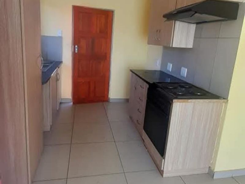 3 BEDROOMS 2 BATHROOMS FREE STANDING HOME IN A SECURE COMPLEX AVAILABLE FOR IMMEDIATE OCCUPATION IN THE ORCHARDS - Photo 4