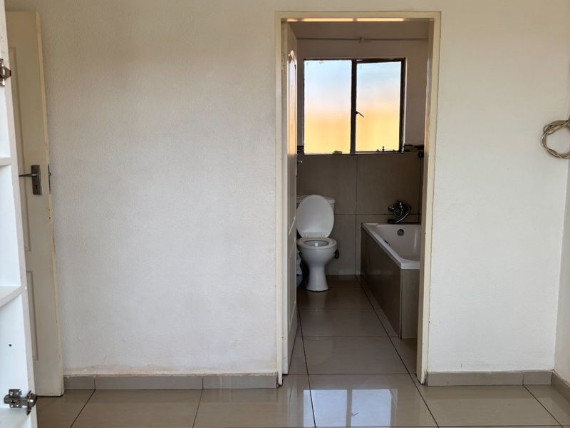 3 BEDROOMS 2 BATHROOMS FREE STANDING HOME IN A SECURE COMPLEX AVAILABLE FOR IMMEDIATE OCCUPATION IN THE ORCHARDS - Photo 10