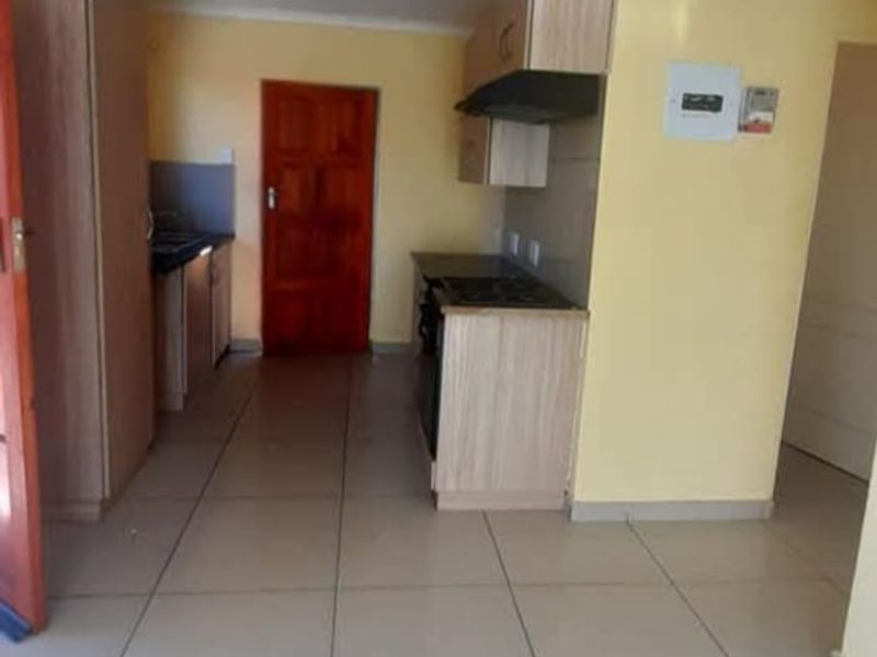 3 BEDROOMS 2 BATHROOMS FREE STANDING HOME IN A SECURE COMPLEX AVAILABLE FOR IMMEDIATE OCCUPATION IN THE ORCHARDS - Photo 3
