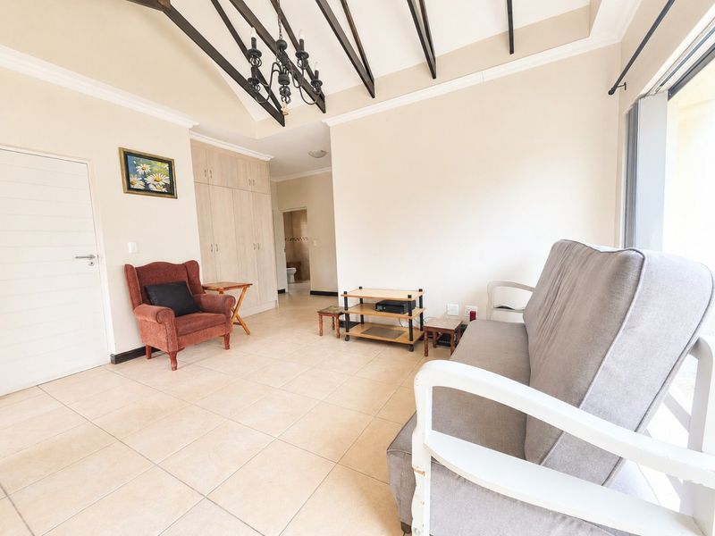 Bright North Facing Home For Retirement Living - Photo 6