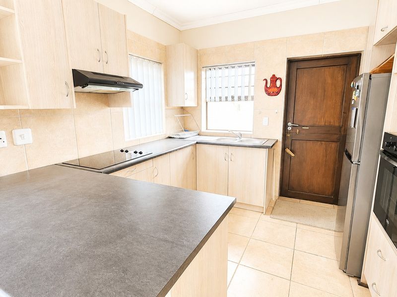Bright North Facing Home For Retirement Living - Photo 8
