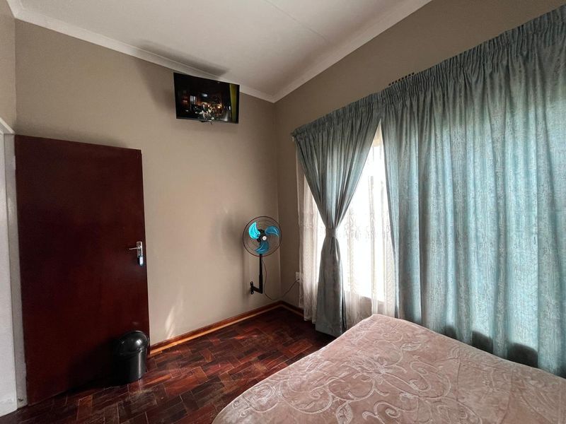 10 Bedroom Income-Generating Guesthouse for Sale – Strong Monthly Rental Income & Expansion Potential Standerton Central - Photo 8