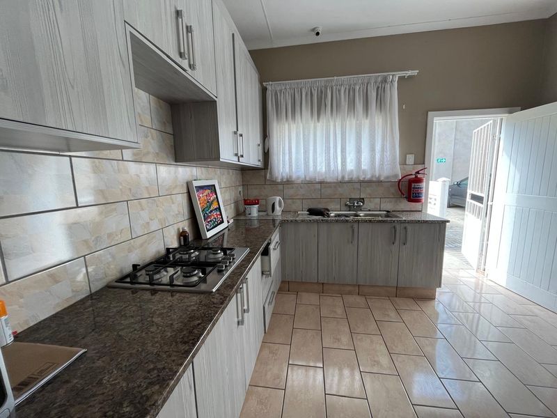 10 Bedroom Income-Generating Guesthouse for Sale – Strong Monthly Rental Income & Expansion Potential Standerton Central - Photo 3