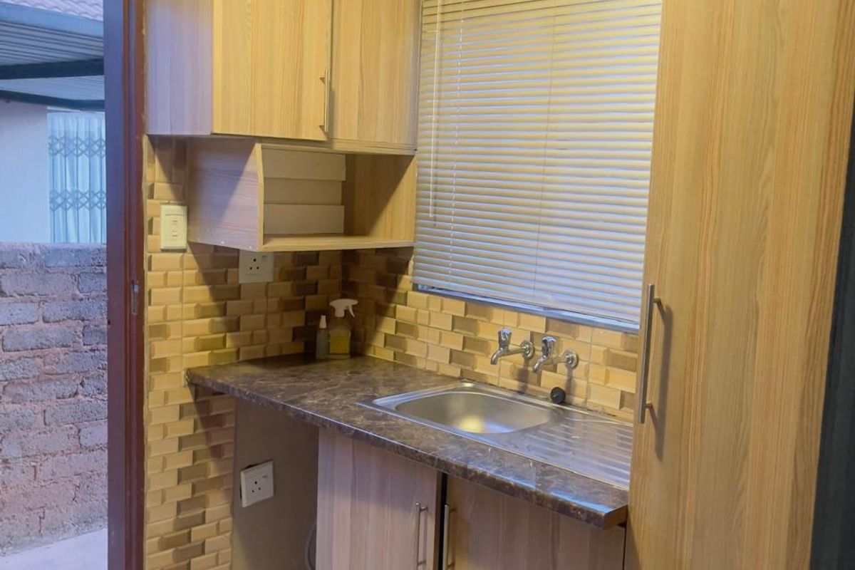 Cozy 3-Bed Home in Soshanguve East - Photo 3
