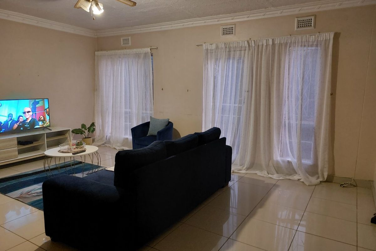 Make this Home !! - Photo 2