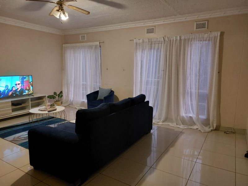 Make this Home !! - Photo 2