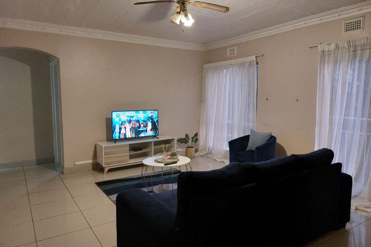Make this Home !! - Photo 3
