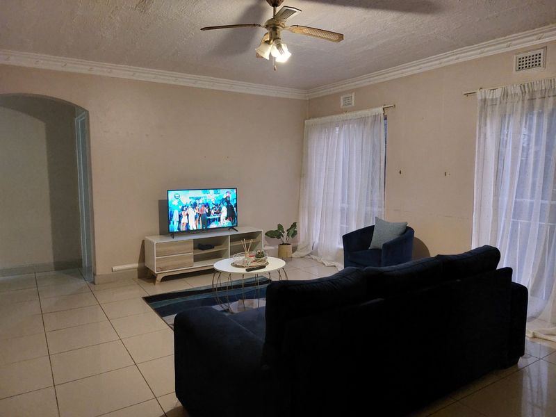 Make this Home !! - Photo 3