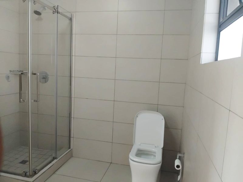 Stunning 1 Bedroom,1  bathroom apartment to rent in The West End,  Midrand - Photo 7