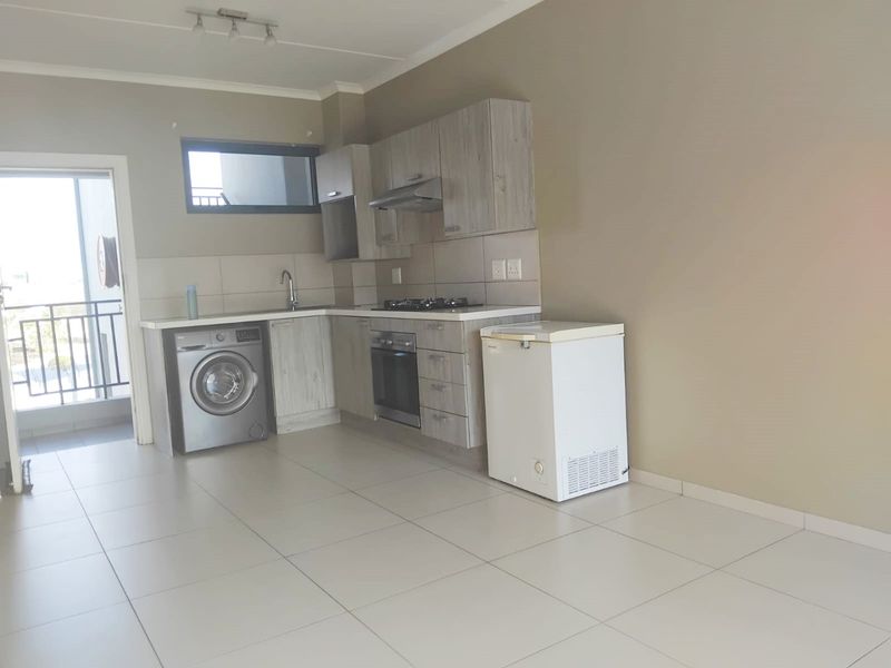 Stunning 1 Bedroom,1  bathroom apartment to rent in The West End,  Midrand - Photo 2