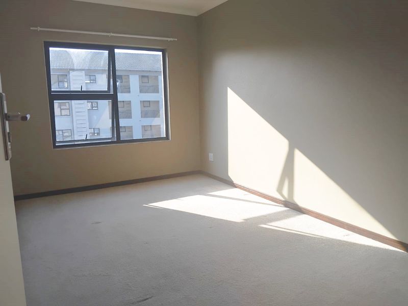 Stunning 1 Bedroom,1  bathroom apartment to rent in The West End,  Midrand - Photo 4