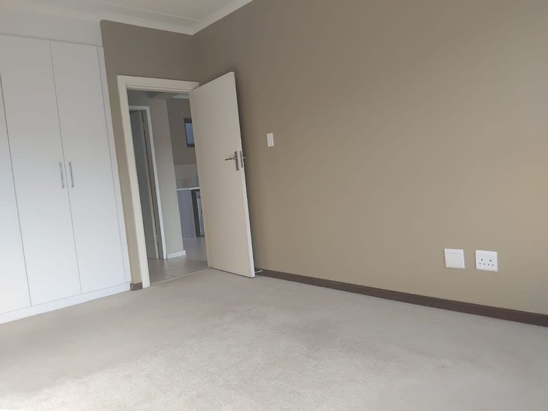 Stunning 1 Bedroom,1  bathroom apartment to rent in The West End,  Midrand - Photo 5