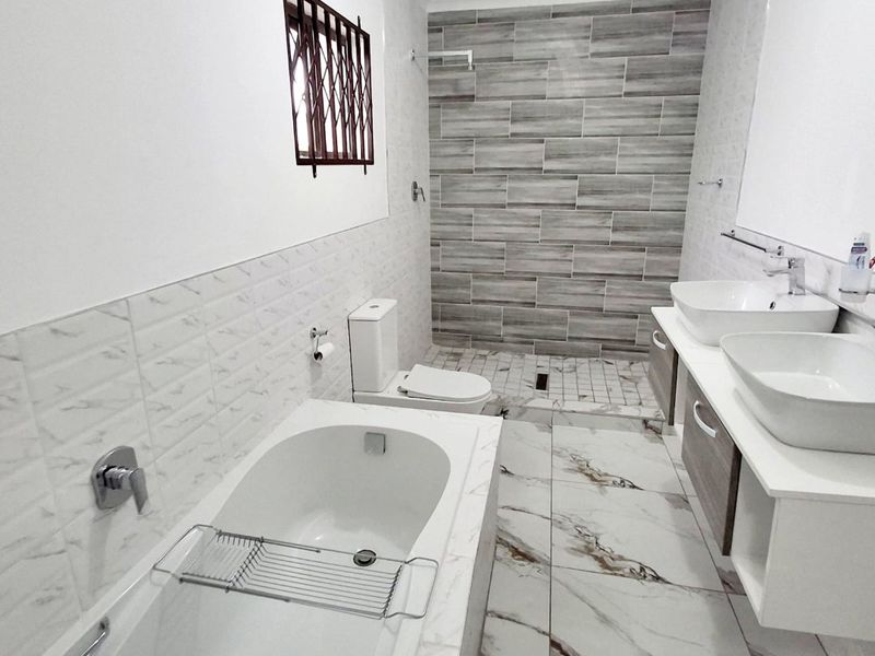 Commercial Property To Let - Photo 3