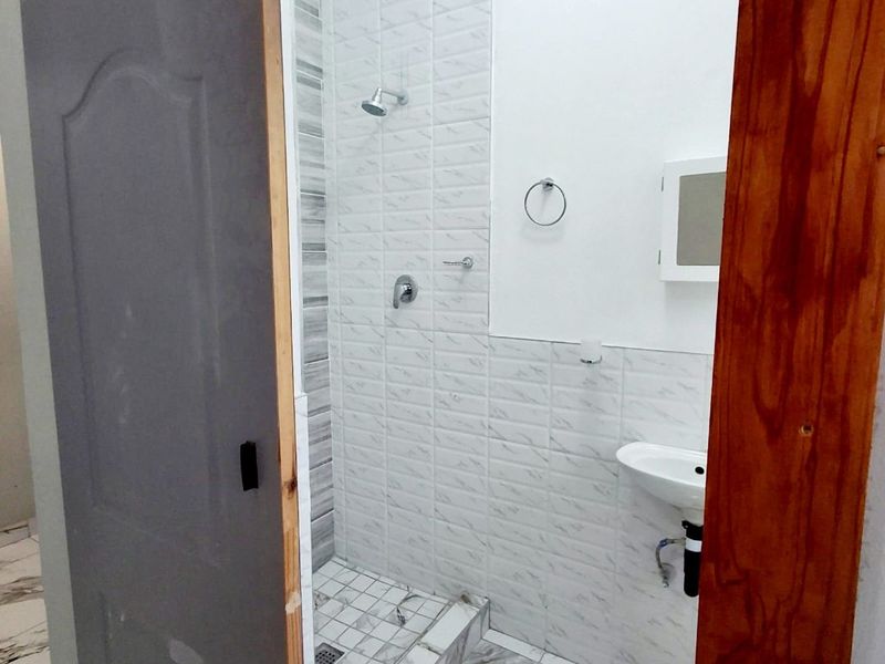 Commercial Property To Let - Photo 7