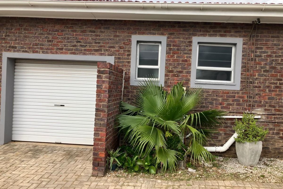 Very Neat, Low-Maintenance Townhouse to Rent - Photo 3