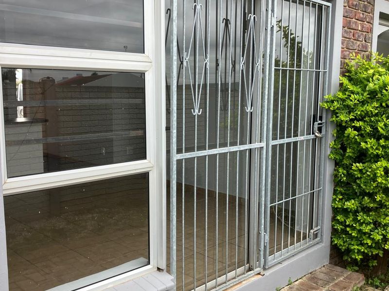 Very Neat, Low-Maintenance Townhouse to Rent - Photo 5