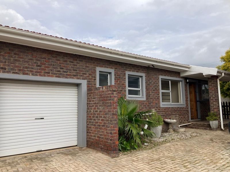 Very Neat, Low-Maintenance Townhouse to Rent - Photo 1
