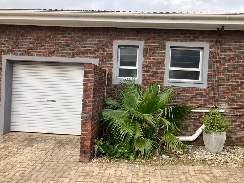 Very Neat, Low-Maintenance Townhouse to Rent - Photo 3