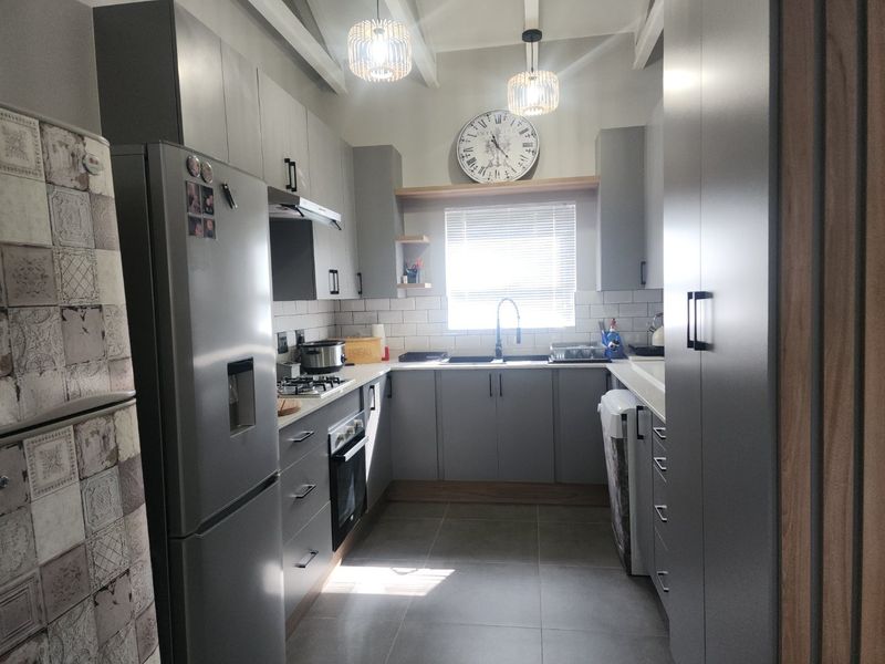 Modern 2 Bedroom, 2 Bathroom Home in Serene Estate Ifafi - Photo 9