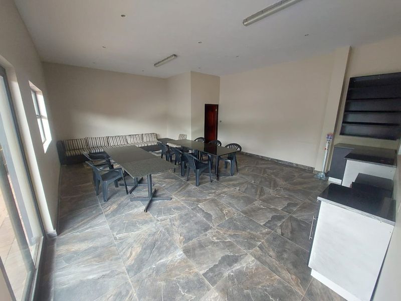 Commercial Space 100m2/124m2 - Marine Drive - Photo 1