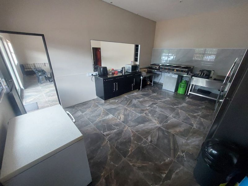 Commercial Space 100m2/124m2 - Marine Drive - Photo 3