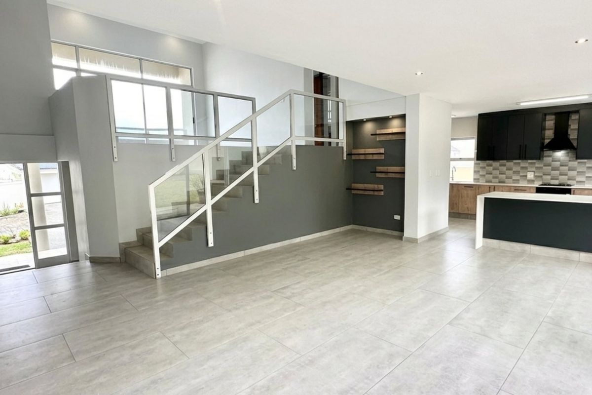 Upmarket Townhouse for Sale in Exclusive Seaside Estate in Gonubie.  - Photo 4