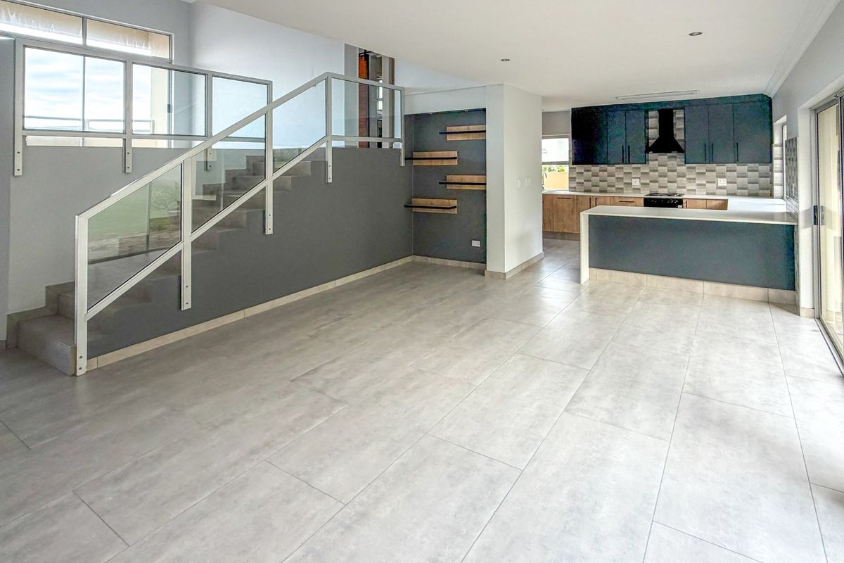 Upmarket Townhouse for Sale in Exclusive Seaside Estate in Gonubie.  - Photo 5