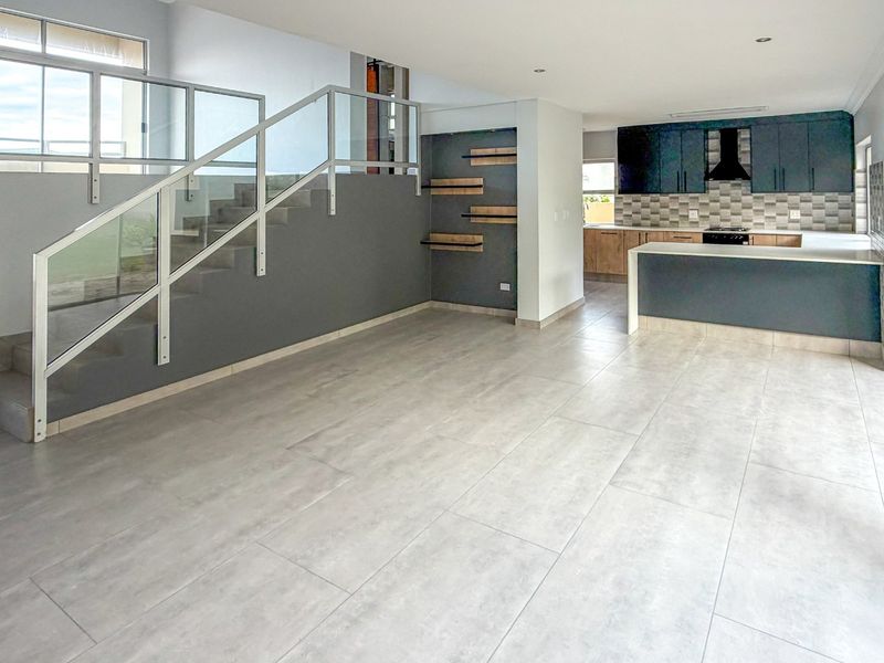 Upmarket Townhouse for Sale in Exclusive Seaside Estate in Gonubie.  - Photo 5