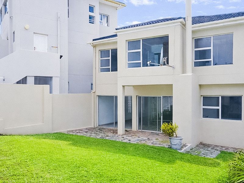 Upmarket Townhouse for Sale in Exclusive Seaside Estate in Gonubie.  - Photo 2