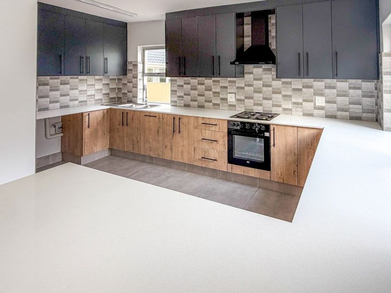 Upmarket Townhouse for Sale in Exclusive Seaside Estate in Gonubie.  - Photo 8